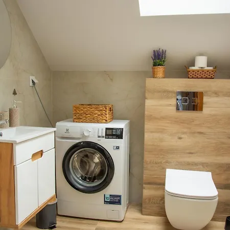 アパート Stylowe ハジコビ